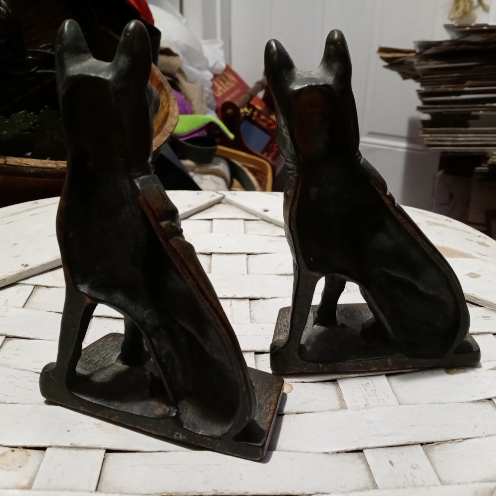 ๐ฆ
๐ANTIQUE PAIR OF GERMAN DOGS๐ ๐ ๐ทRARE๐ถFIRE๐ฅSALES!! ๐ฆฎ ๐โ๐ฆบ ๐ฉ ๐ - Picture 10 of 16
